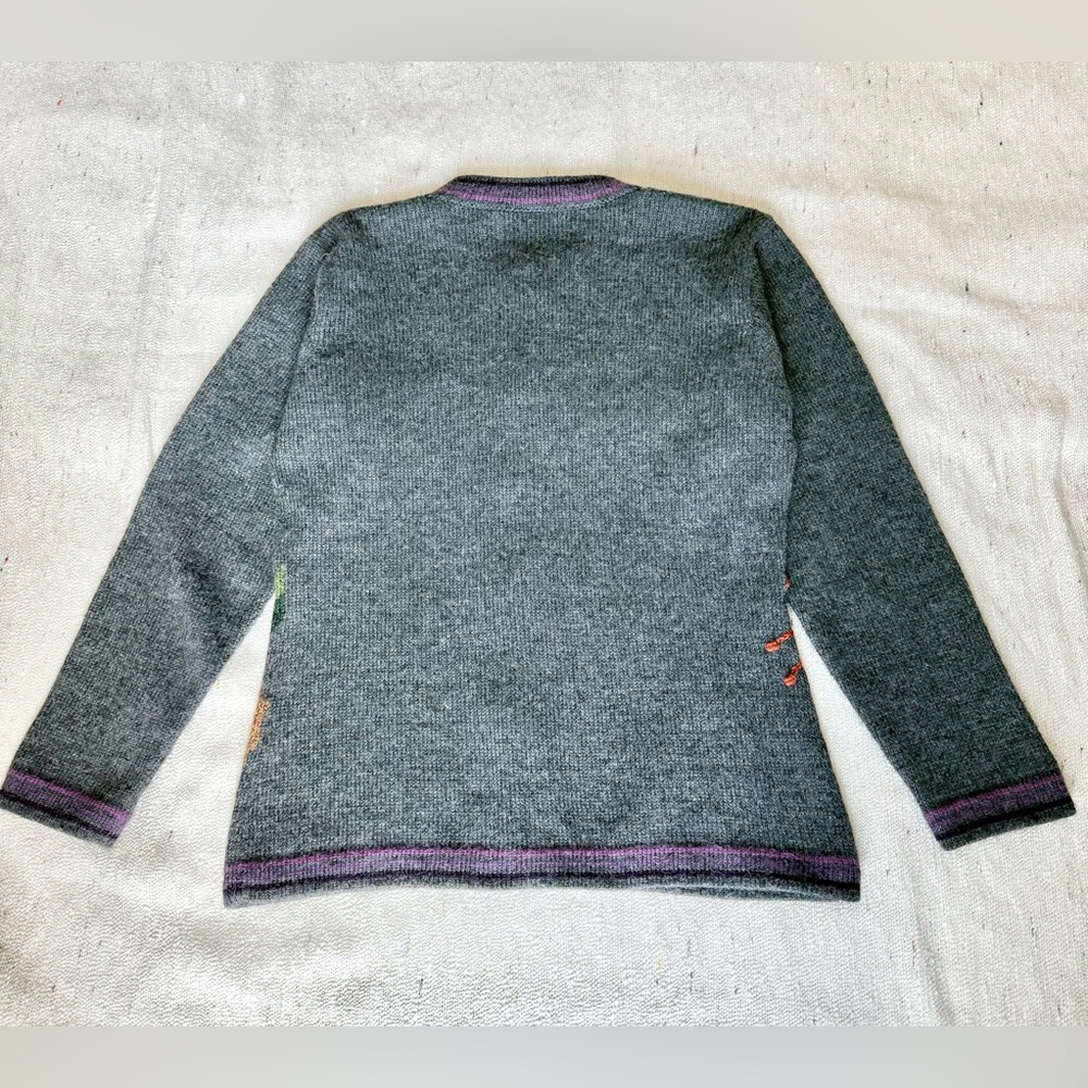 🦙🧶100% Peruvian Alpaca Floral Embroidered Button-Up Sweater Cardigan - Picture 12 of 13